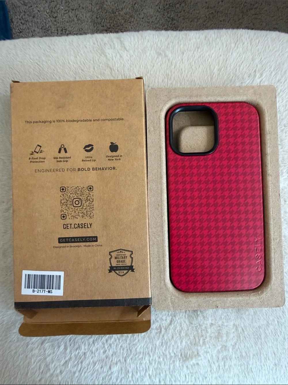 Casely Bold iPhone 12/13 Pro Max Red Houndstooth iPhone Case with MagSafe
